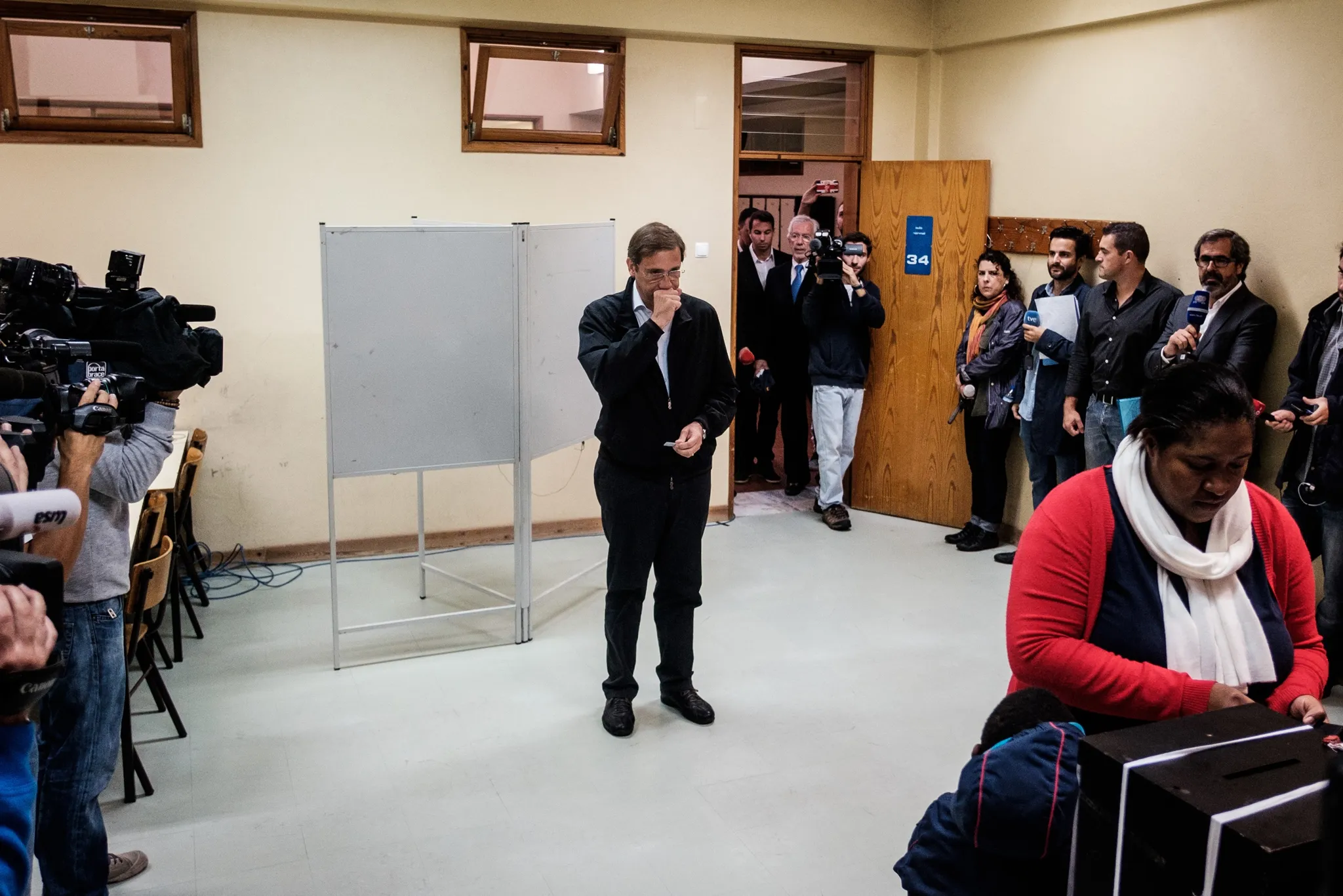 General election day, 4 October, Portugal 2015, image 28 of 66
