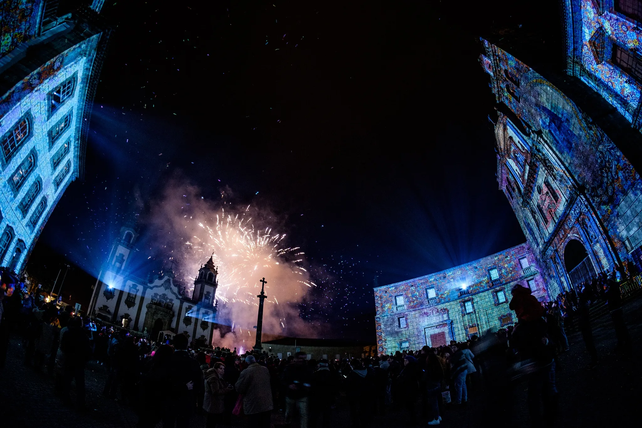 Espetáculo histórico de video mapping a 270 graus projetado no Adro da Sé de Viseu, Portugal 2016, imagem 36 de 54