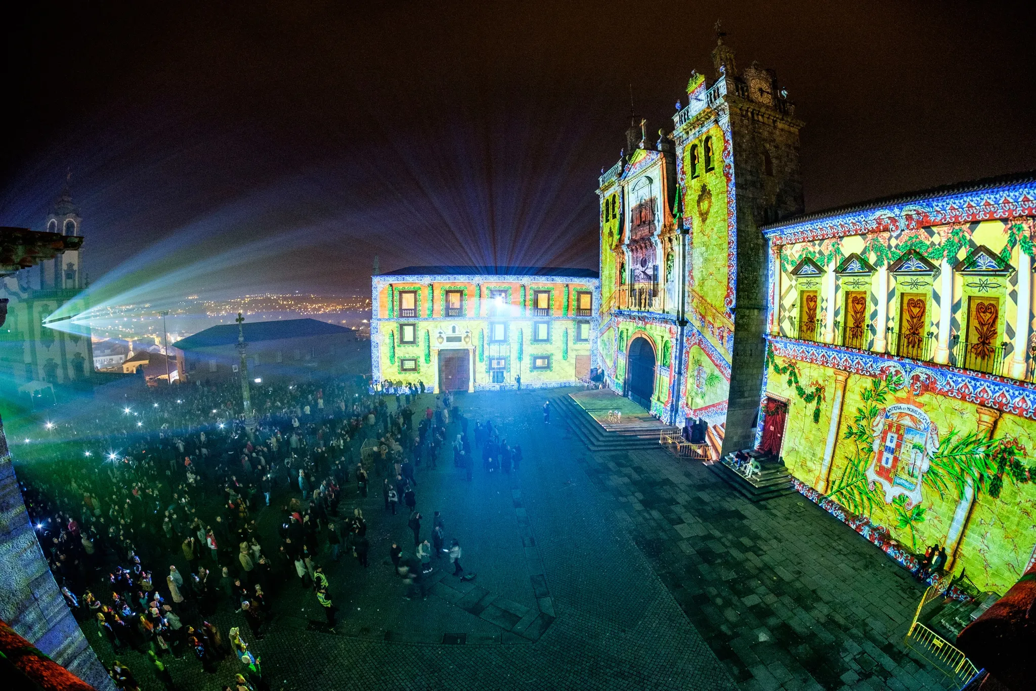 Espetáculo histórico de video mapping a 270 graus projetado no Adro da Sé de Viseu, Portugal 2016, imagem 35 de 54
