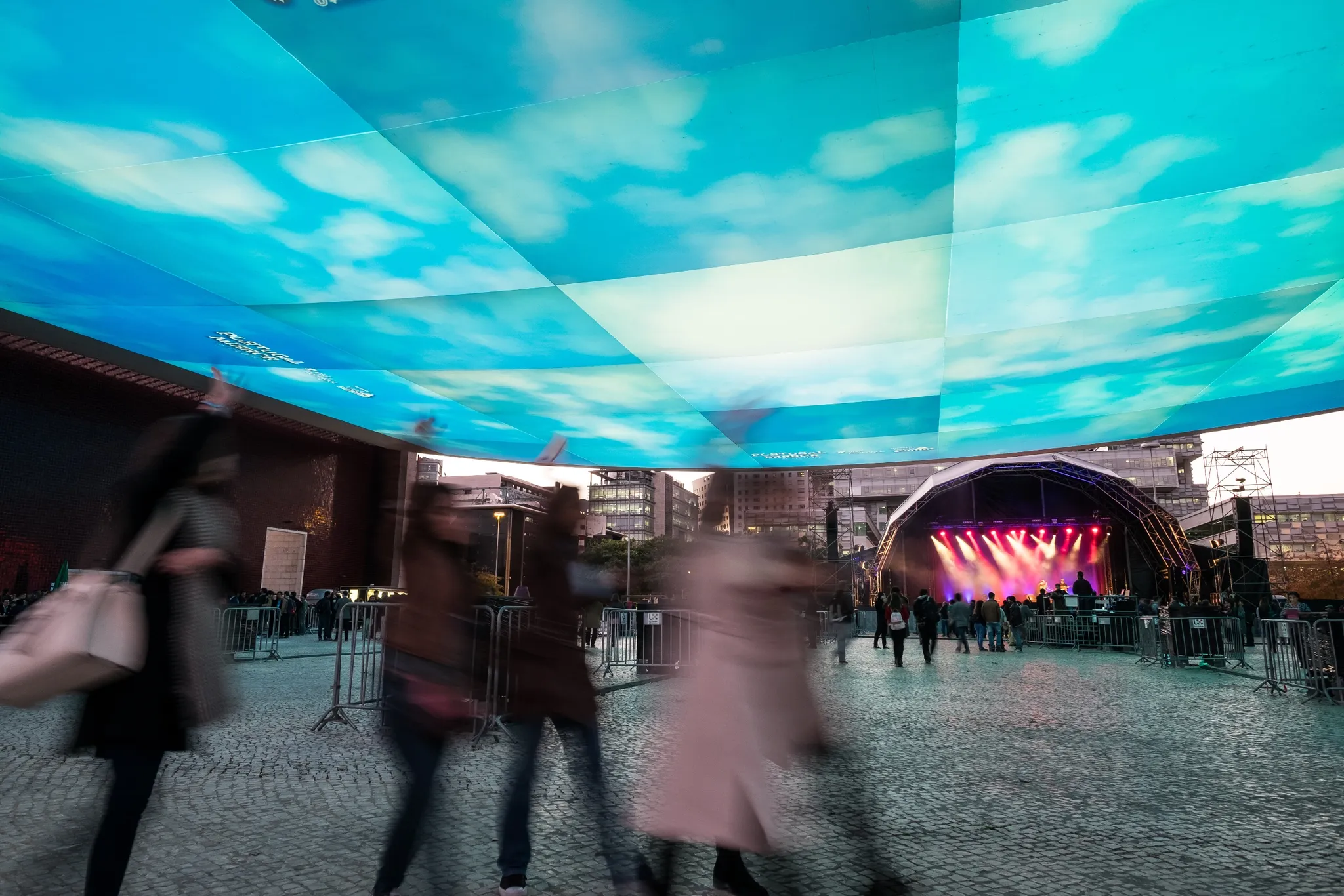 Web Summit, projeções na pala do Pavilhão de Portugal, Lisboa 2016, imagem 31 de 54