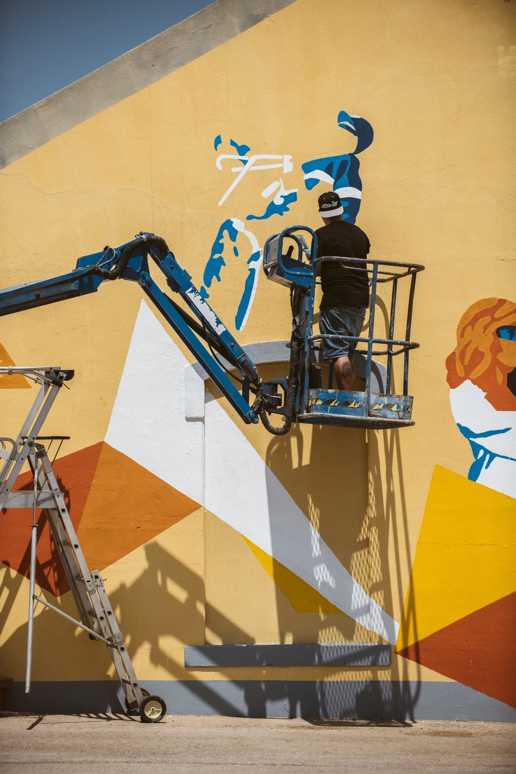 A mural by the artist Tiago Lobo Pimentel, Vila Franca de Xira, Portugal 2015, image 13 of 40